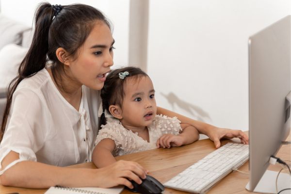 15 útiles becas de ayuda económica para madres solteras